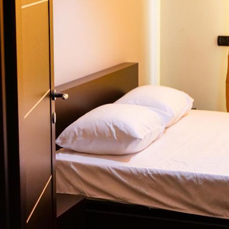 Lux Apartment Vlore Bagian luar foto