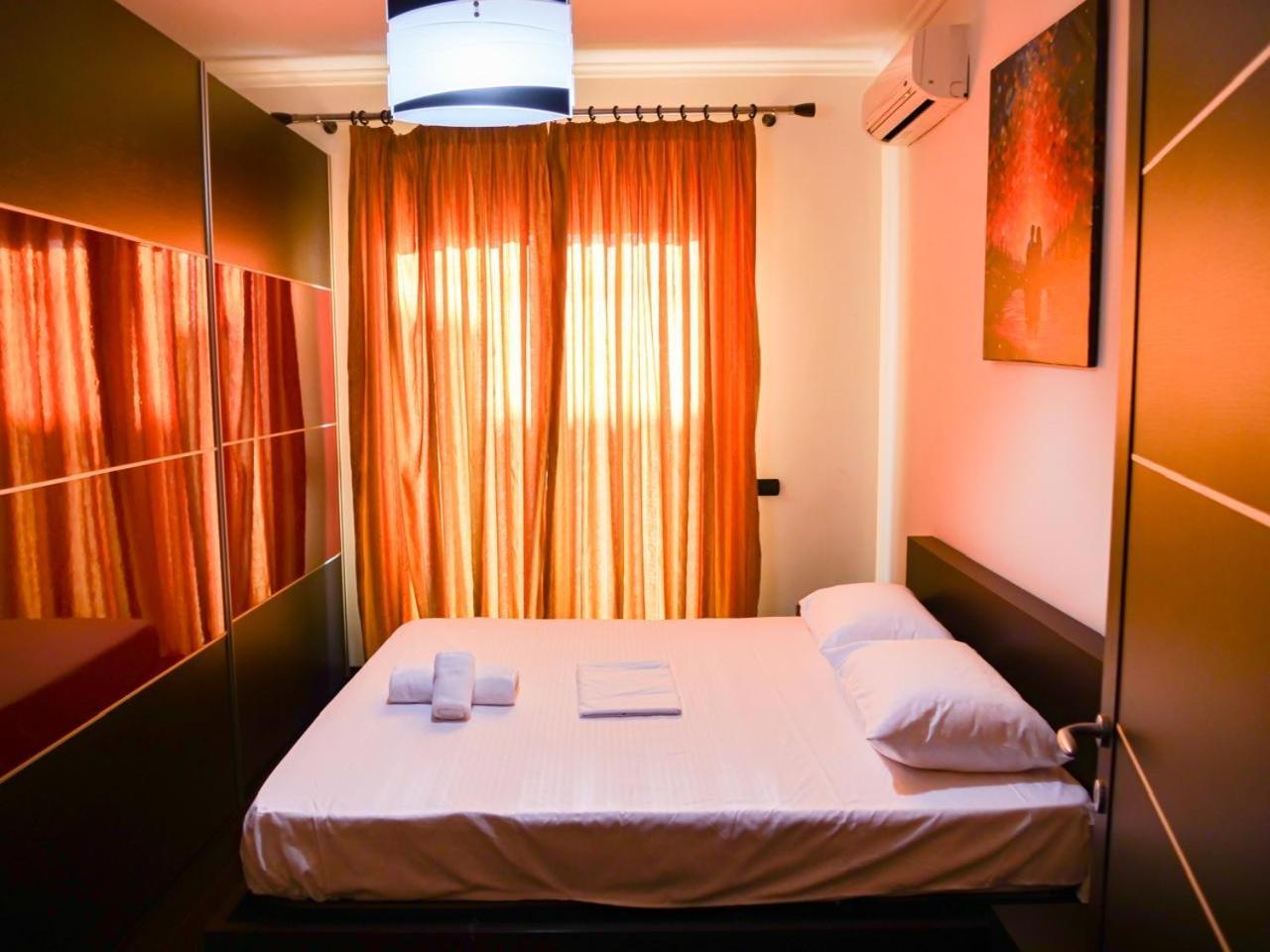 Lux Apartment Vlore Bagian luar foto