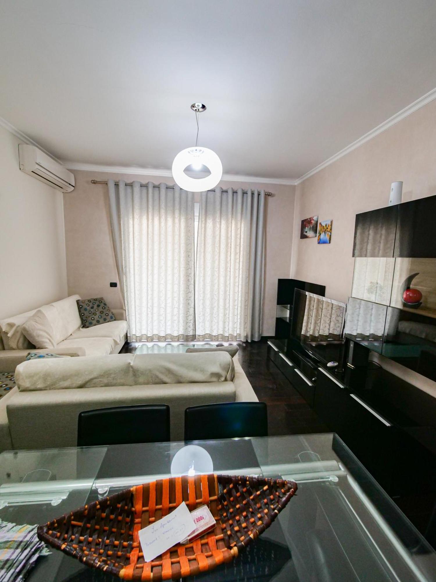 Lux Apartment Vlore Bagian luar foto
